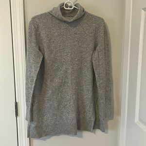 Ann Taylor tunic sweater in size Large